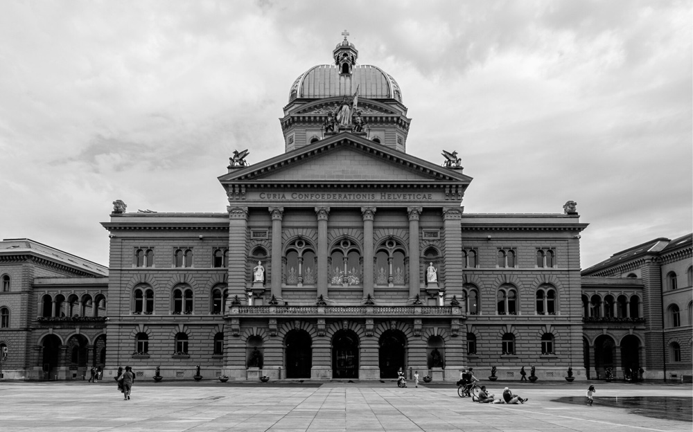 Bundeshaus schwarzweiss Aufnahme